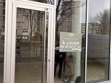 location commerce paris 75020 50m²