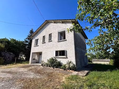maison avec sous-sol aménageable  proche commerces à cancon