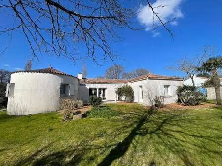 vente maison piscine à sainte-foy (85150) : à vendre piscine / 165m² sainte-foy