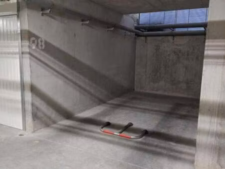 location garage box et parking à avrillé (49240) : à louer / avrillé