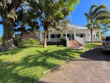 vente villa 6 pièces 323 m² à gourbeyre (97113)  450 000 €