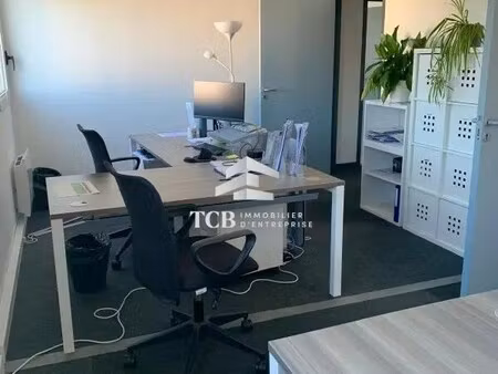 location bureaux 98 m² à 196 m²
