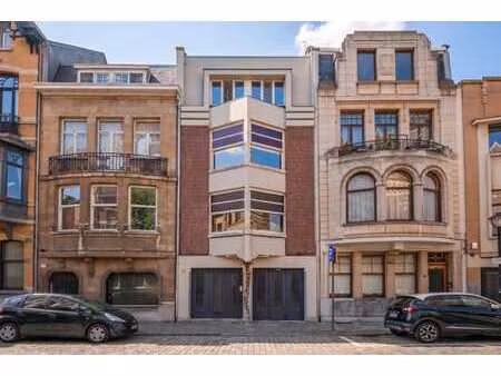 impressionnante maison de maître avec jardin de ville!