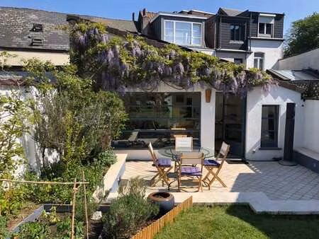maison pleine de charme avec beau jardin