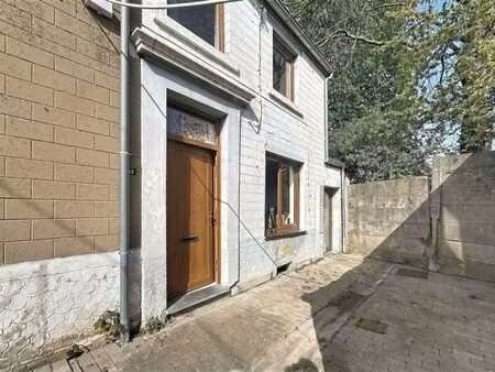 maison 3 façades à renover située au calme