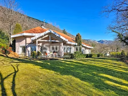 maison familiale de 300 m² avec terrain constructible en pleine nature