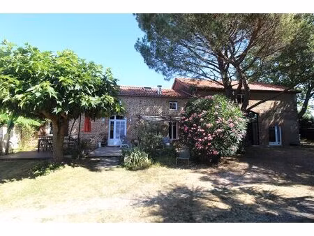 maison de caractère avec dépendance professionnelle