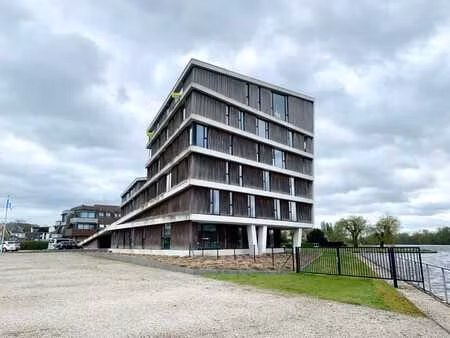 te huur  luxueuze 2-slaapkamer appartement aan het donkme...