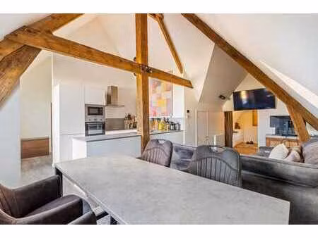 appartement d'une chambre récemment rénové avec terrasse.
