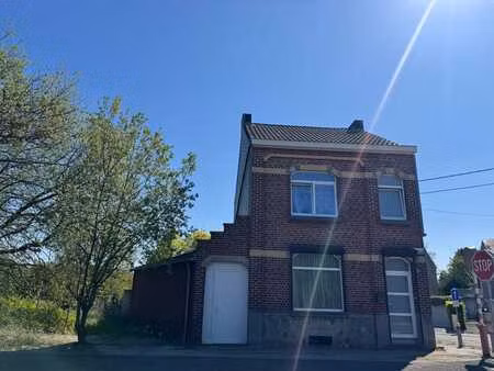 maison 4 façades 3 chambres avec jardin à velaine-sur-sambre