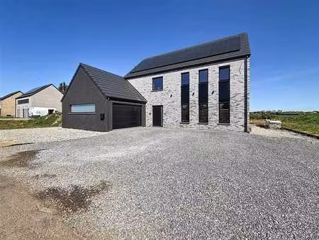 superbe villa- 3 chambres - garage