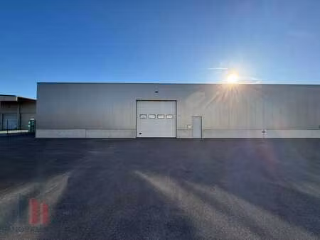 490 m² magazijnruimte nabij de steenweg deinze / gentsebaan