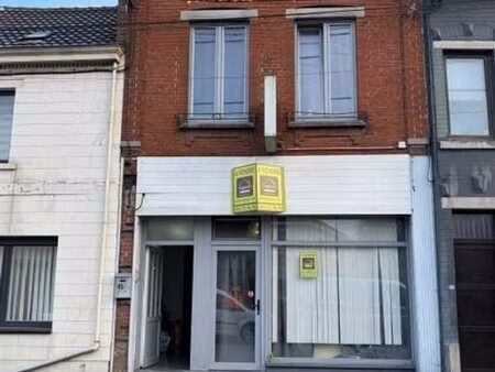 agréable maison de commerce  proche de toutes commodités