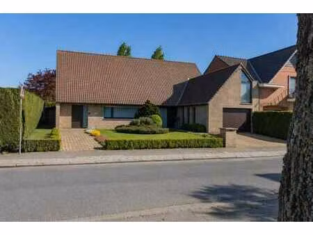superbe maison 5ch érigée sur 1000m² au bord de la campagne