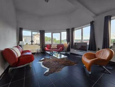 penthouse lumineux peb b de 126 m² avec grande terrasse