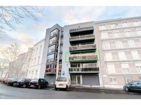 appartement 2 chambres avec 2 balcons  au centre de tournai