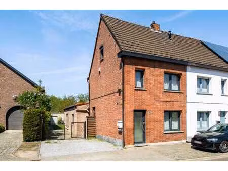 maison semi-mitoyenne avec grand jardin et entrepôt