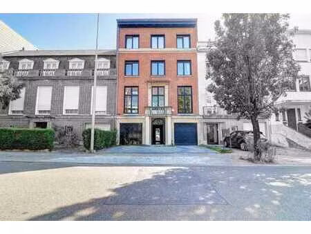 1 duplex + 1penthouse/duplex avec terrasse sur toit (+-50m²)