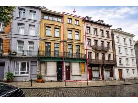 une maison unifamiliale
