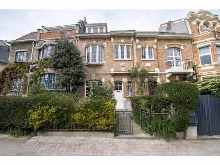 une maison deux façades très bien située