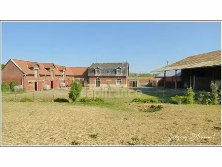 charmante ferme avec dépendances sur un terrain de plus de 4000 m2