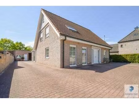 unieke villa met dubbele garage en opslagplaats/ loods in...