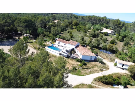 lorgues  propriete 233m2  1ha de terrain  piscine haut de ga