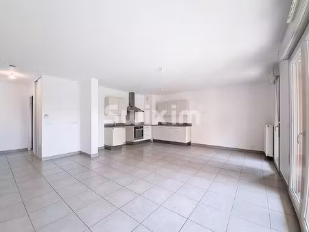 appartement t4 de 82m2 avec terrasse  jardin et place de parking!