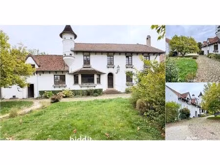 château en vente publique à chemin de l'herbe 50 bonlez (vbe16315)