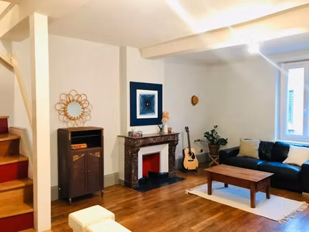 location meublée appartement 9 pièces 203 m² à saint-genis-laval (69230)  1 460 €
