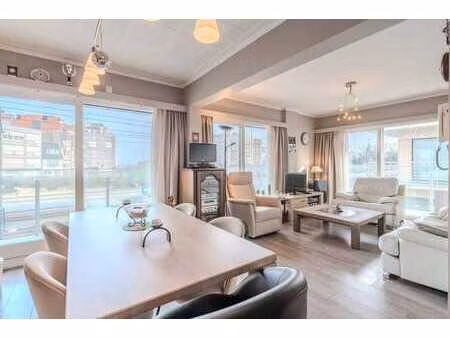 appartement d'angle lumineux à vendre avec 2 terrasses !