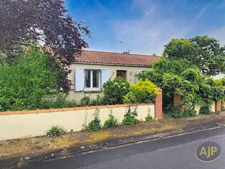 vente maison aux brouzils (85260) : à vendre / 90m² les brouzils