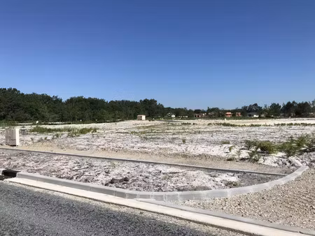 terrain à bâtir de 640 m² à auros (33)