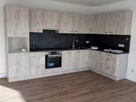 appartement rénové lumineux 2 chambres avec terrasse so