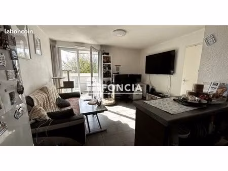eysines beau t2 de 42 m2 avec balcon et parking vendu loué