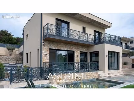 propriété 8 pièces 163 m²