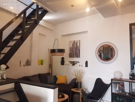 particulier loue maison de ville en triplex  d’environ 90 m2 (mezzanine sous rampant inclu