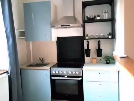 bel appart de 33m2- cuisine équipée  eau et chauffage compris