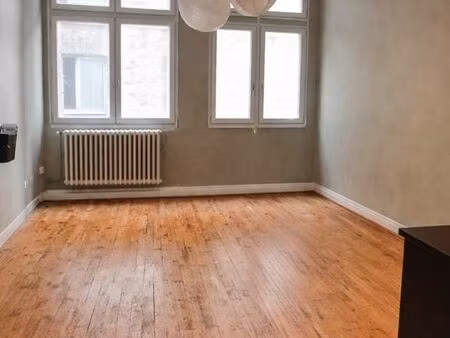 appartement 2-3 pieces au centre de st bonnet le château