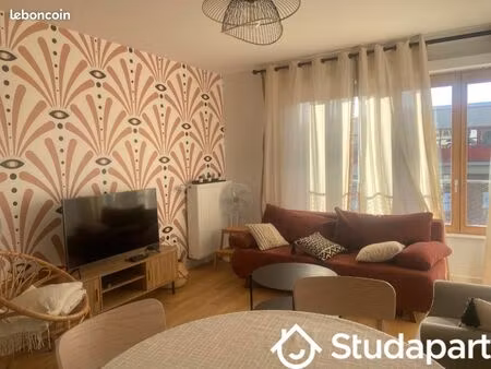 chambre 1 pièce 9 m²