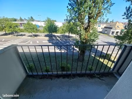 location d'un beau f3 rénové avec chaudière individuel gaz  situé au 2 rue de l'europe fau