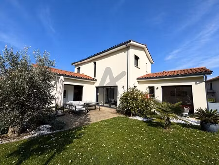 maison de luxe à vendre à limonest
