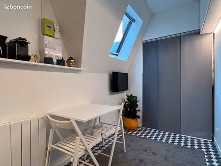 joli local rénové de 8 50 m2 paris centre pour stockage ou bureau d'activité