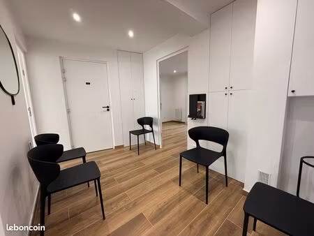 salle de consultation dans cabinet médical neuf à louer  paris 12