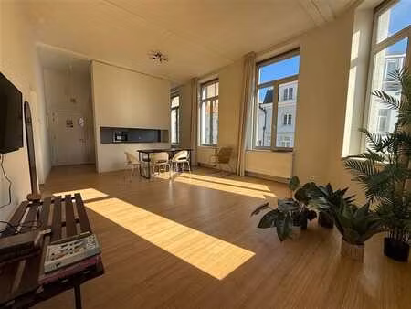 bel apt. semi-meublé de 2ch! top situation!!!