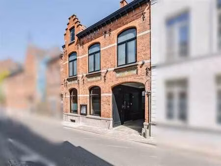 propriété commerciale multifonctionnelle avec loft à finir