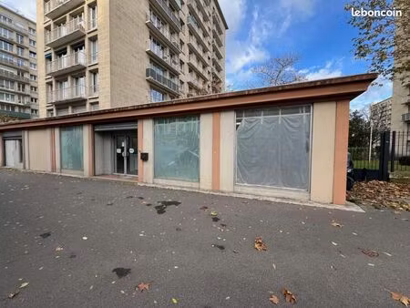 local commercial 150 m²