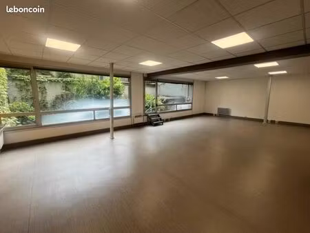 bureau 385 m²