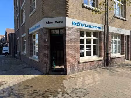 centraal gelegen winkelpand te huur!!