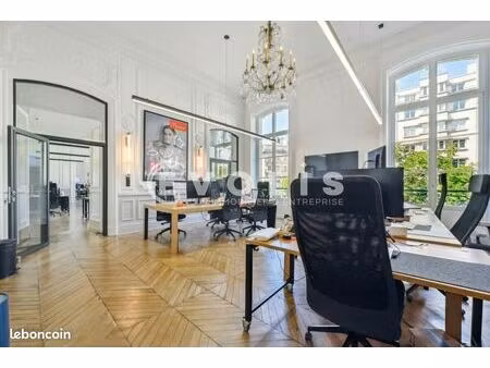 bureau 800 m²